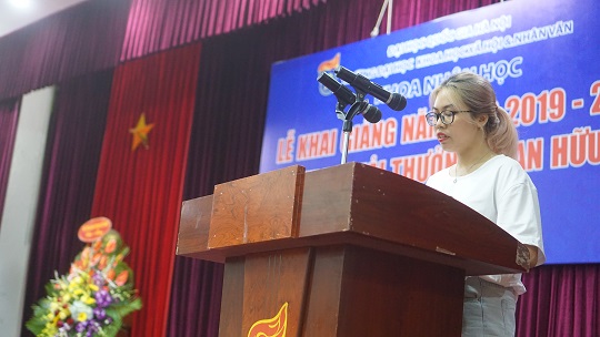 Sinh viên Trần Thị Tùng Lâm phát biểu