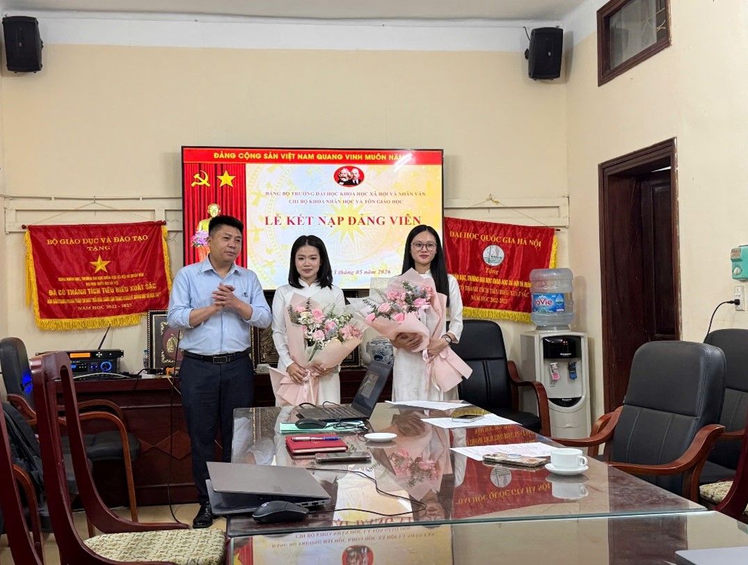 Chi bộ Khoa Nhân học và Tôn giáo học tổ chức lễ kết nạp đảng viên